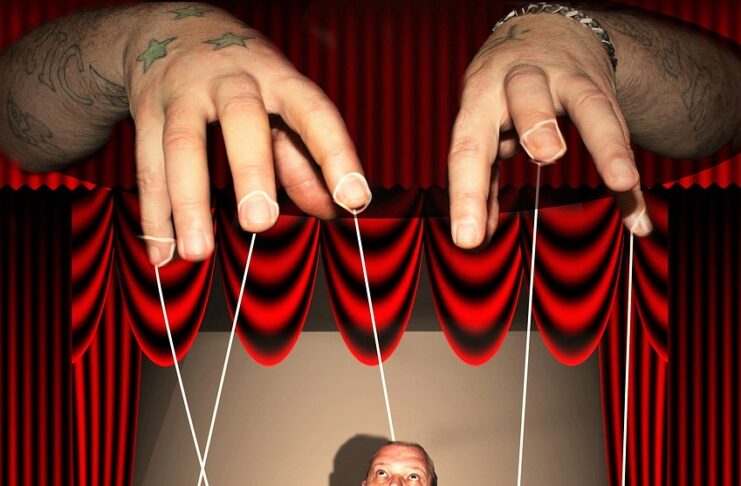 hands-966492_1280-741x486